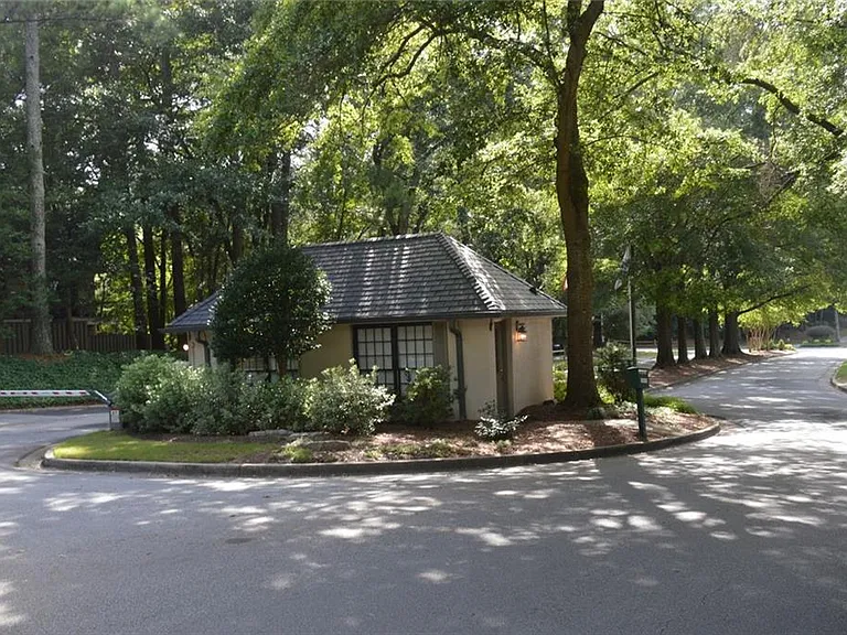 68 La Rue Pl NW — Photo 33