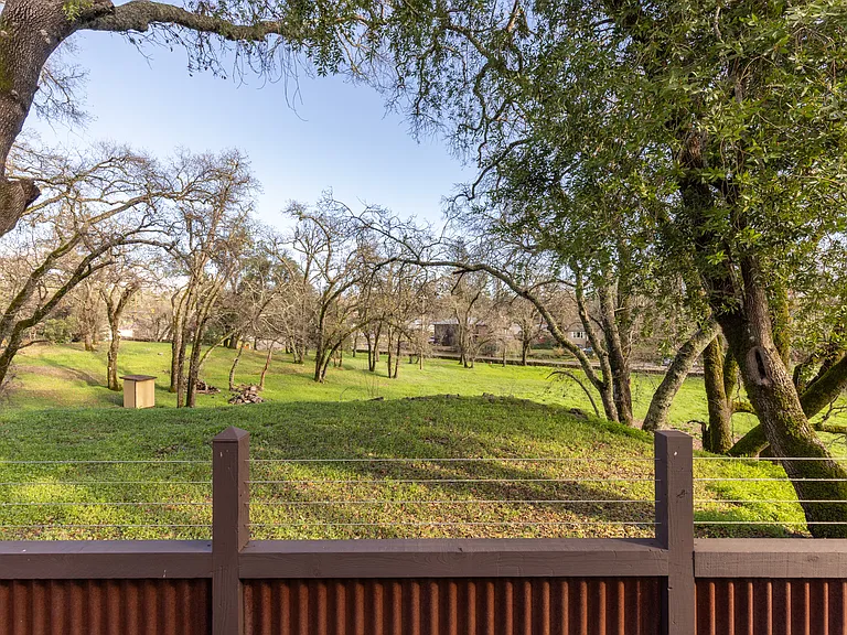 525 Keyes Ave — Photo 53