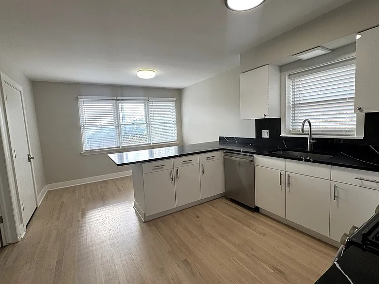 1215 Balmoral Ave #2 — Photo 6