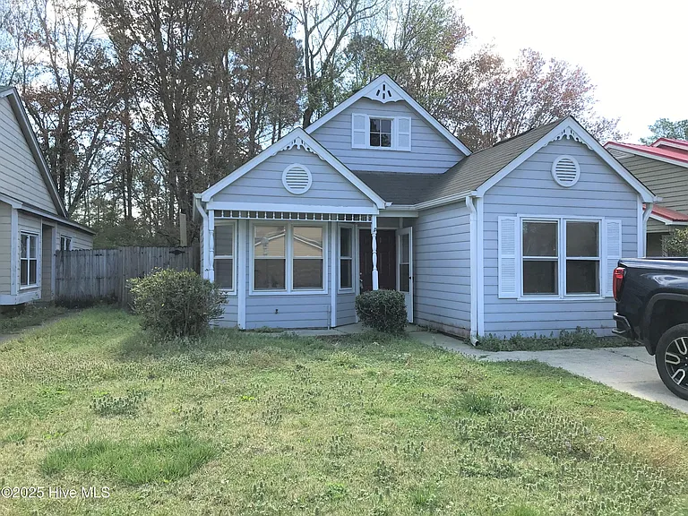 112 Basswood Ct — Photo 1