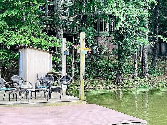 Dock with floating platformk