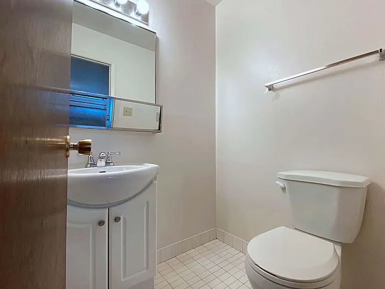 Holiday Acres Apartments — Photo 44