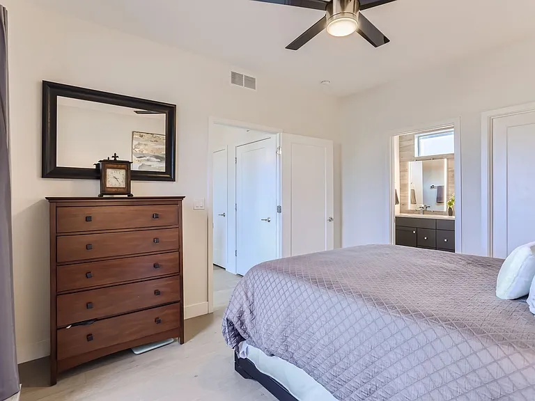 1581 N Perry St — Photo 16