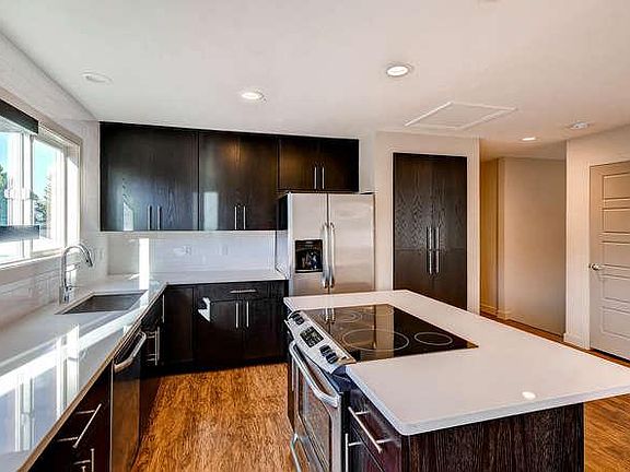 4th image of 5055 Merritt Dr