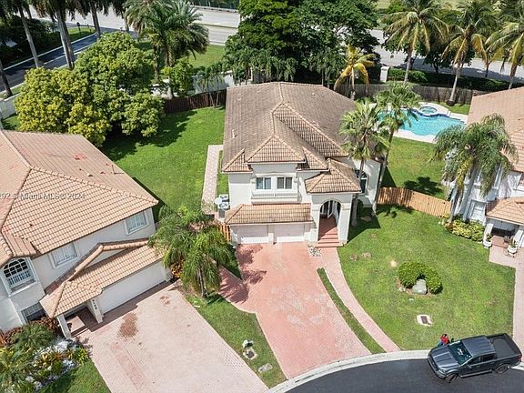 2nd image of 9839 NW 32nd St