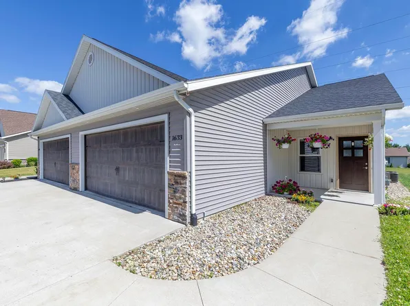 1633 Clover Creek Ln, Goshen, IN 46526