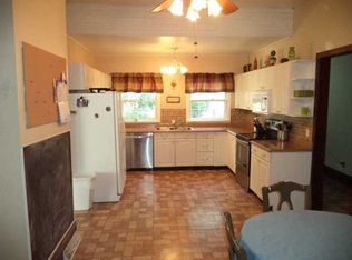 214 S 8th St, Conway Springs, KS 67031