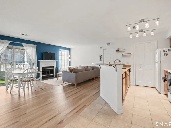 1 Forest Glen Circle #11, Middletown, CT 06457