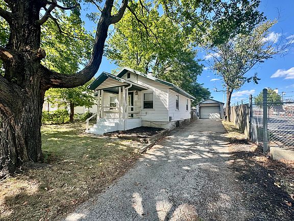 2nd image of 1411 W Lynn Street