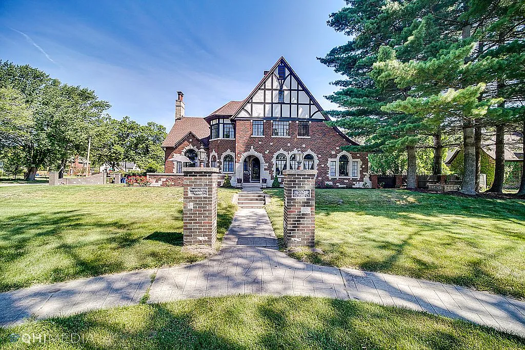 100 Beverly Ct photo 1