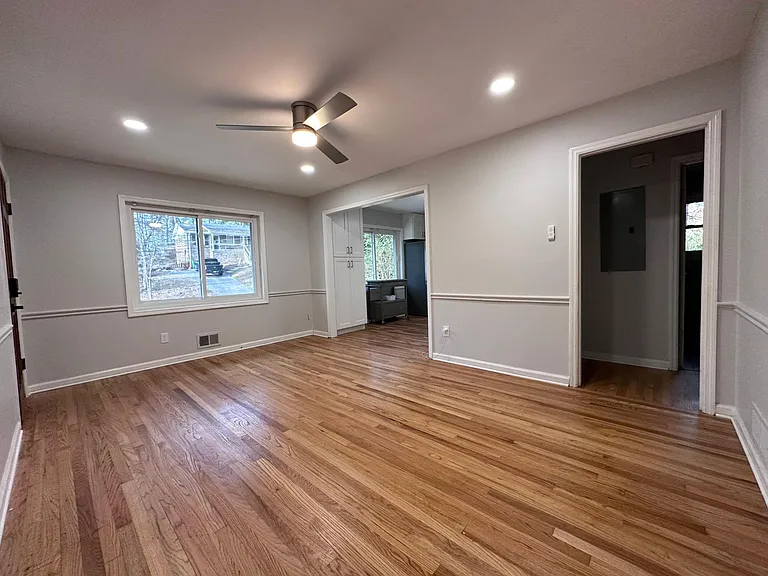 2149 Arlington Ave NE — Photo 3
