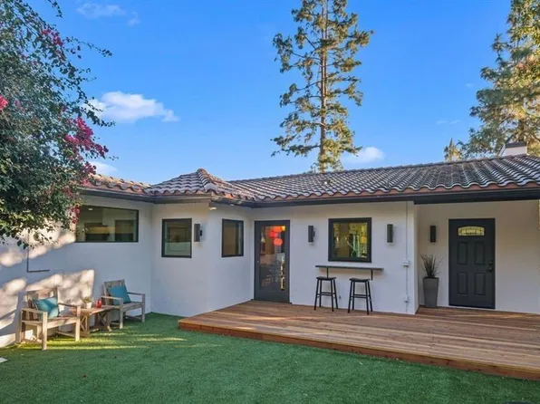 21041 Dumetz Rd, Woodland Hills, CA 91364