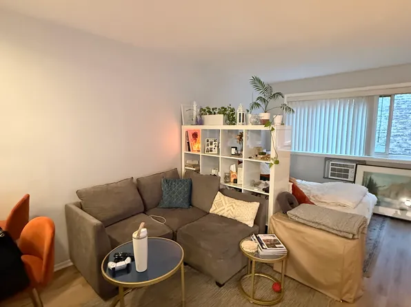 510 W Fullerton Pkwy APT 403, Chicago, IL 60614