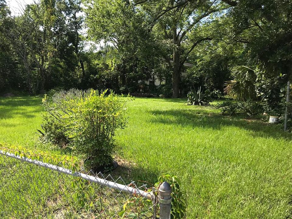 2nd image of 1191 W 25th St