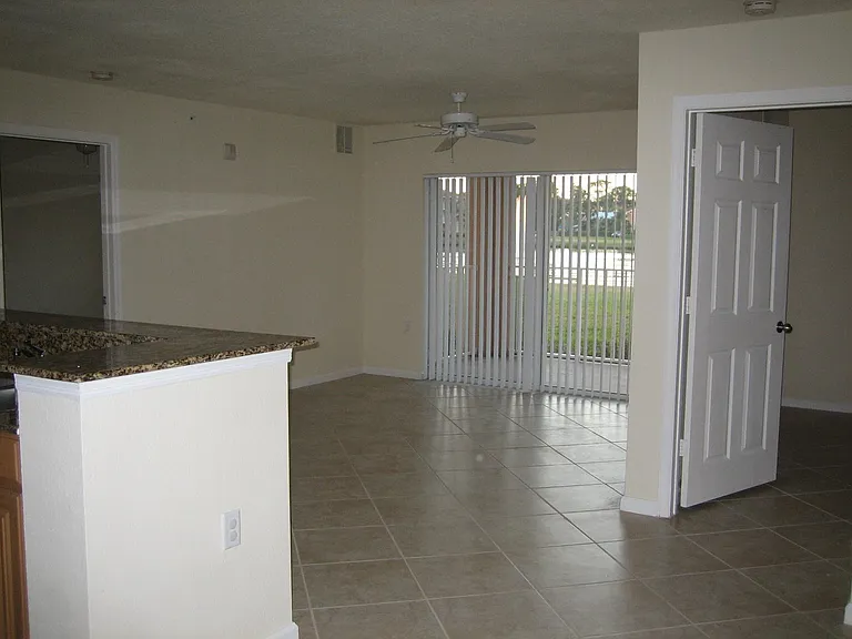 301 SW Palm Dr #104 — Photo 3