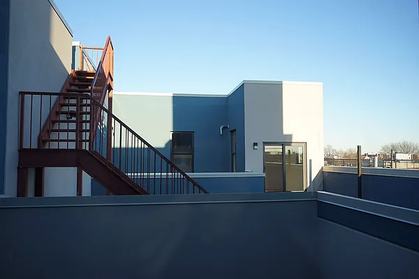 Rented by Manhattan Management LLC | media 102