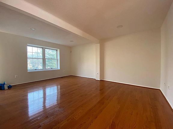 4th image of 6852 Heatherway Ct