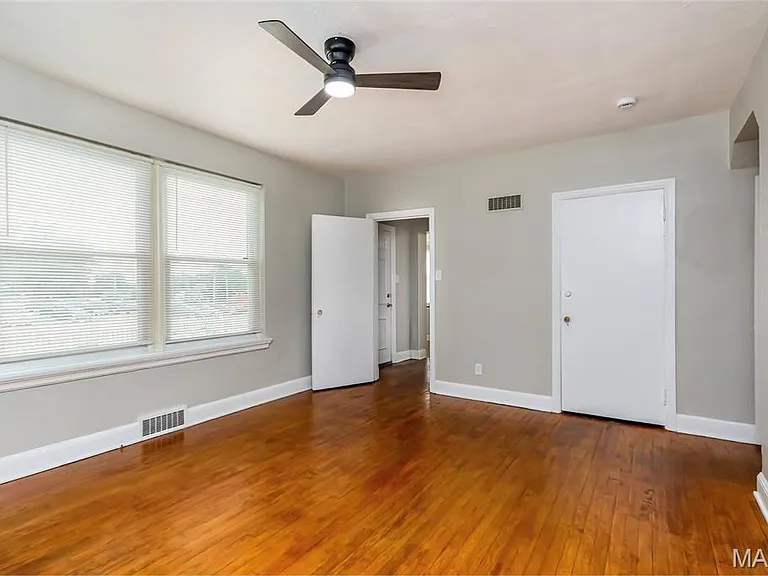 8910 Gravois Rd — Photo 9