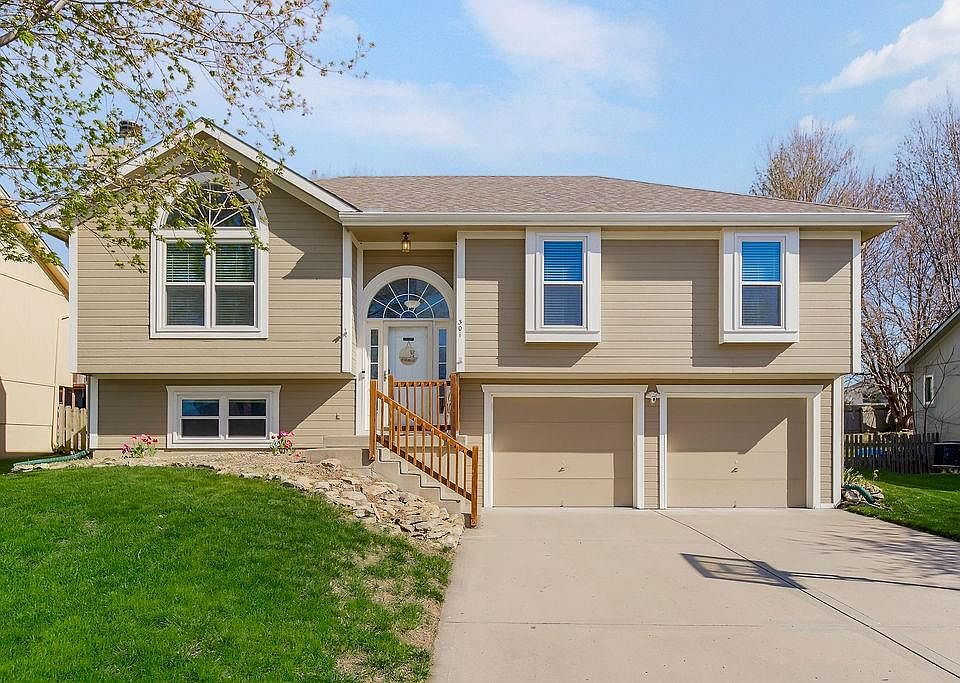 1st image of 301 Porter Dr