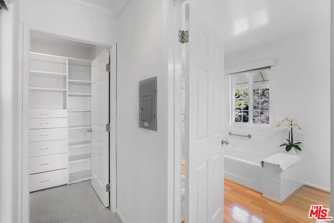 2 bed, 2.5 bath, 1480 sqft, $6,750 — Photo 3