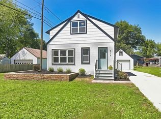 915 Maple St, Cedar Falls, IA 50613