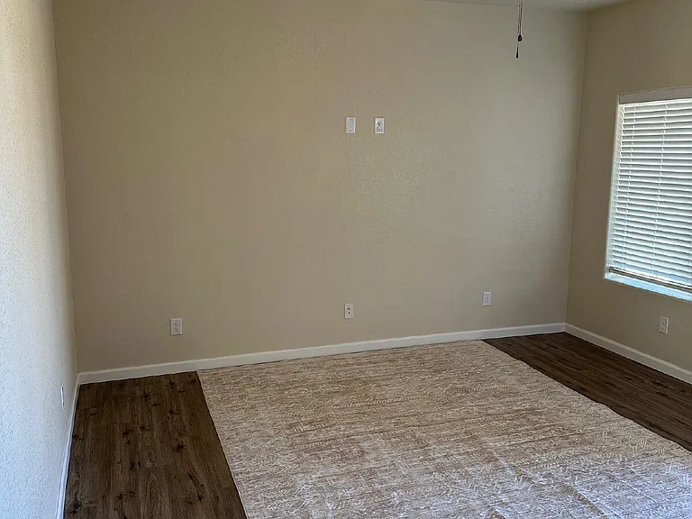 1338 Hermosa Dr — Photo 3