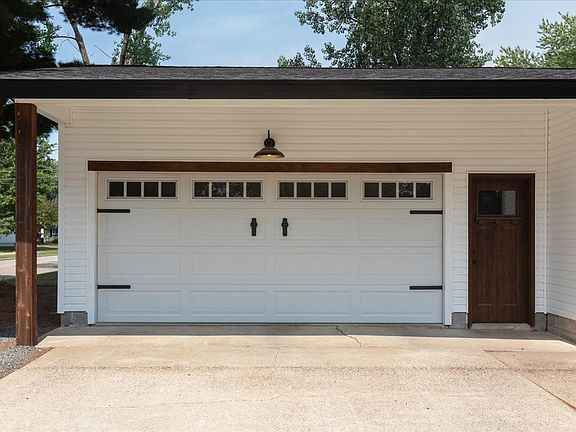 2nd image of 421 21st Avenue W