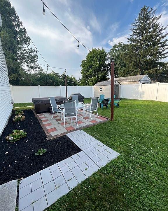 2nd image of 432 Metacom Ave