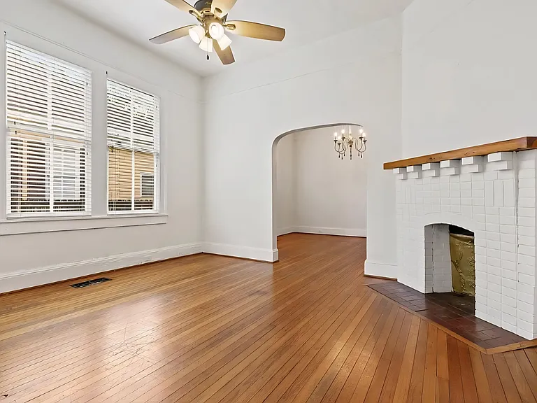 24 Houston St — Photo 7