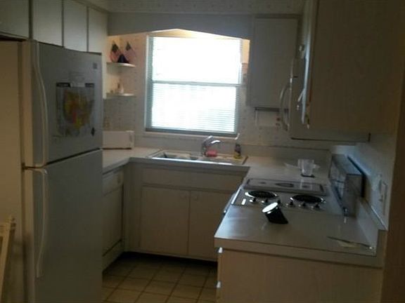 2nd image of 200 Park Blvd #209