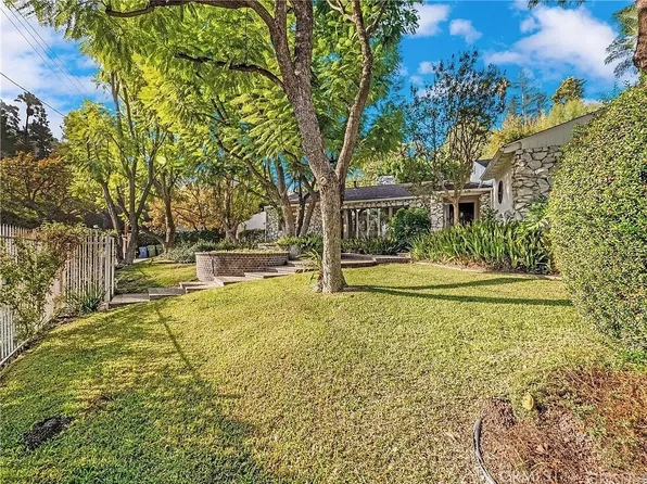 18000 Karen Dr, Encino, CA 91316