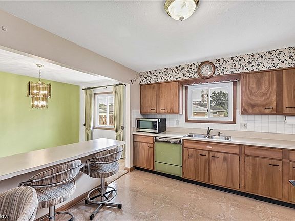 4th image of 4891 Southwood Dr