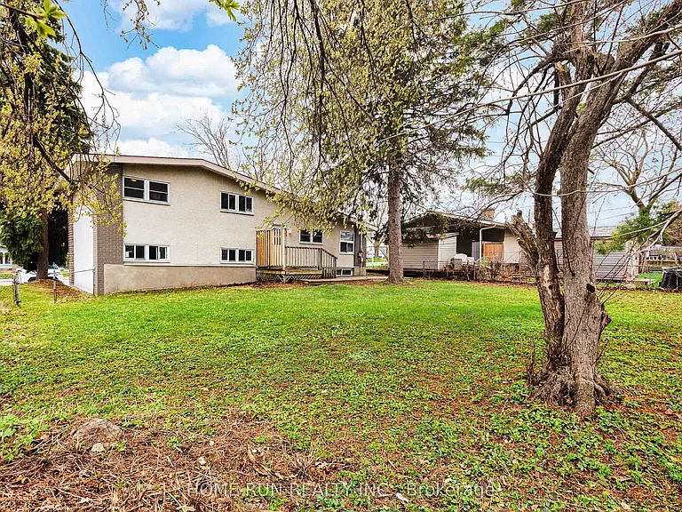 1259 Meadowlands Dr E — Photo 44