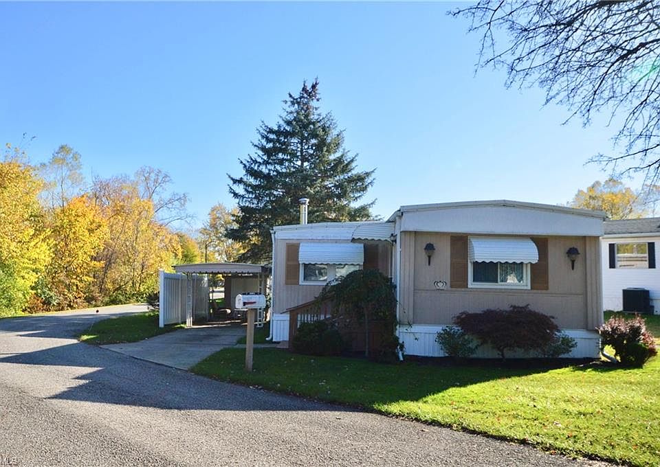 1st image of 17 Maple Dr #17