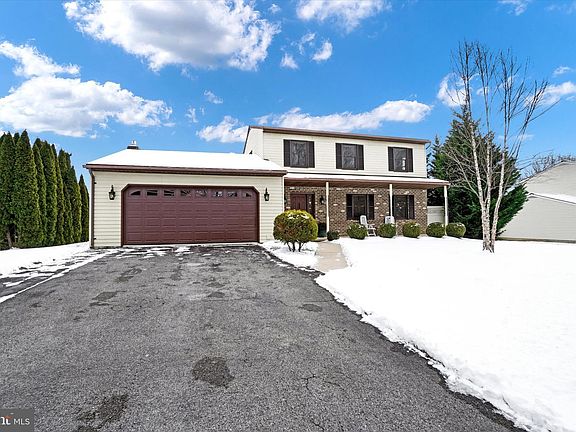 2nd image of 9 Barelyn Dr