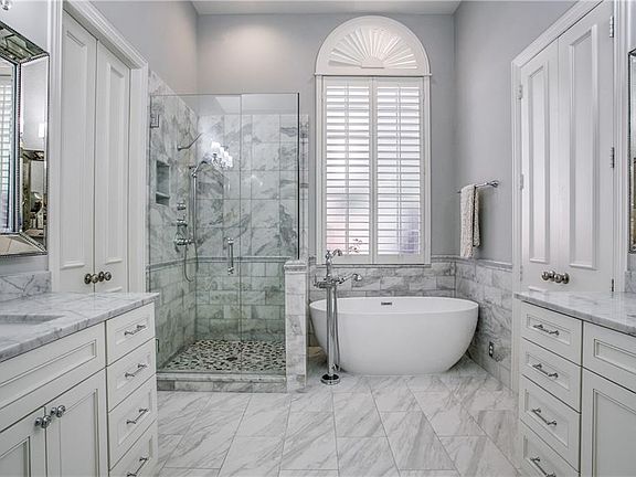 5th image of 903 Twin Creeks Dr