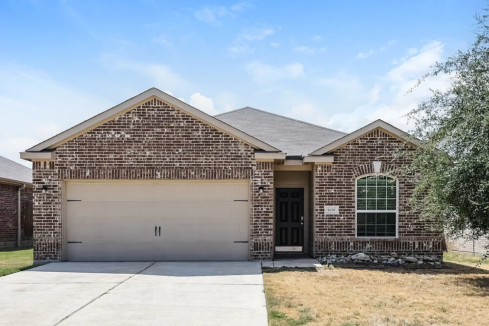 3 bed, 2.0 bath, 1597 sqft, $2,020 — Photo 1