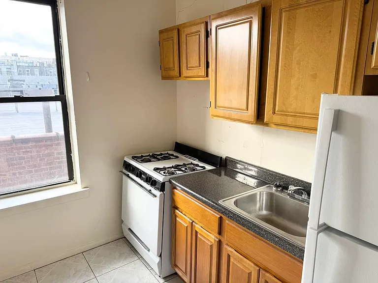 2204 Clarendon Rd #2H — Photo 5