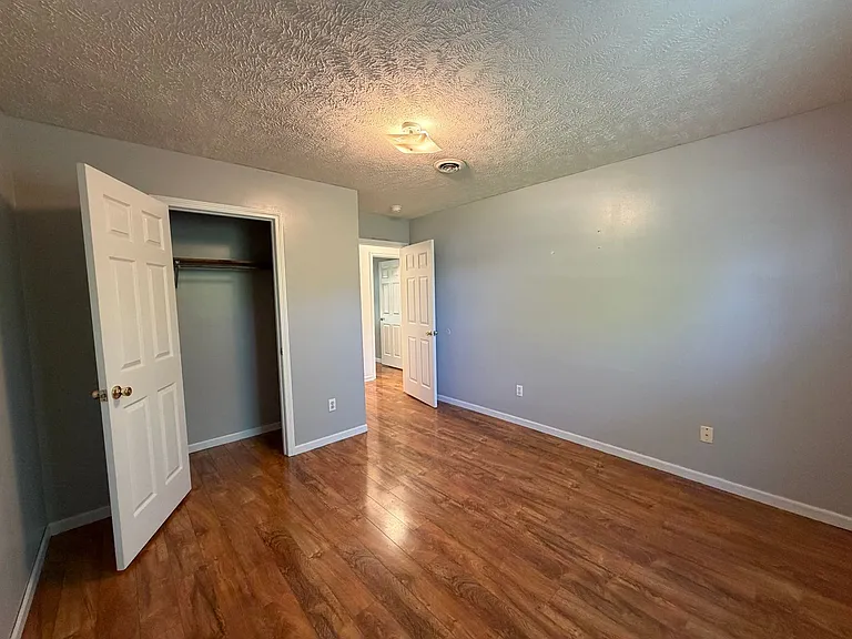 14615 Hobby Dr — Photo 15
