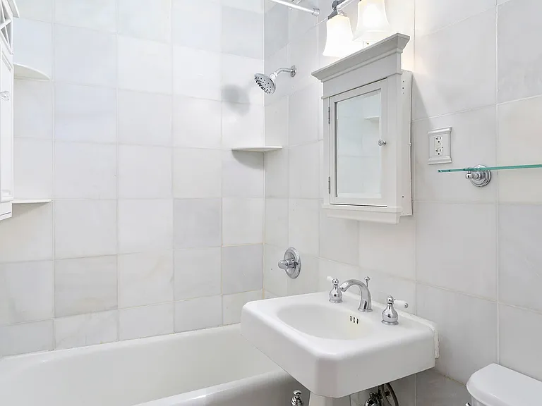 45 Grove St #3D — Photo 8