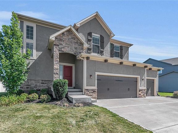 3rd image of 115 SE Briar Valley Ln