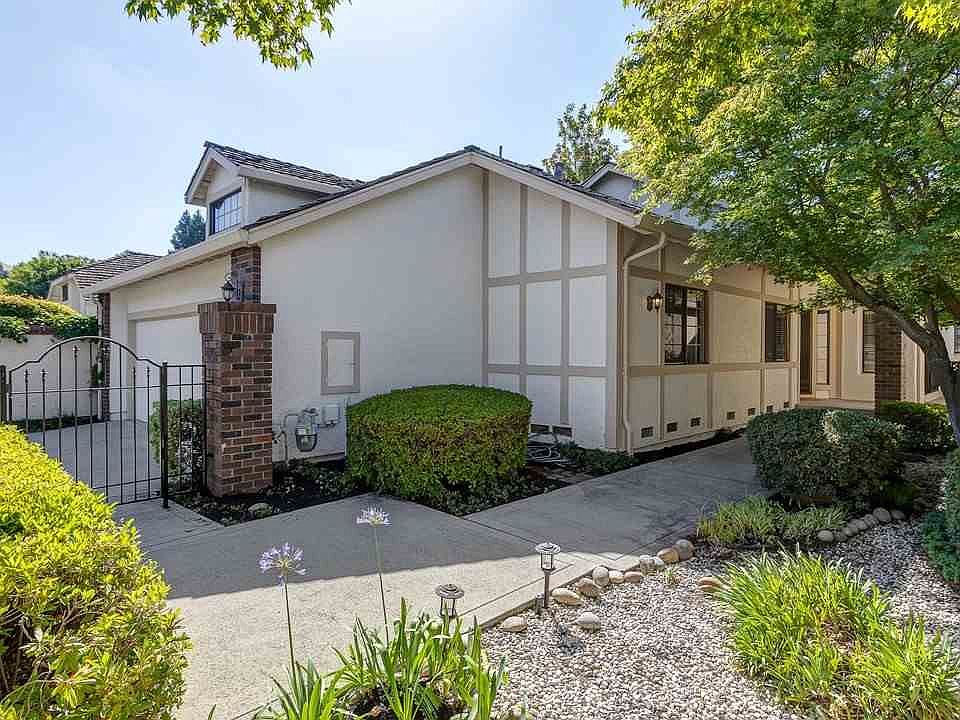 2nd image of 339 Jacaranda Dr