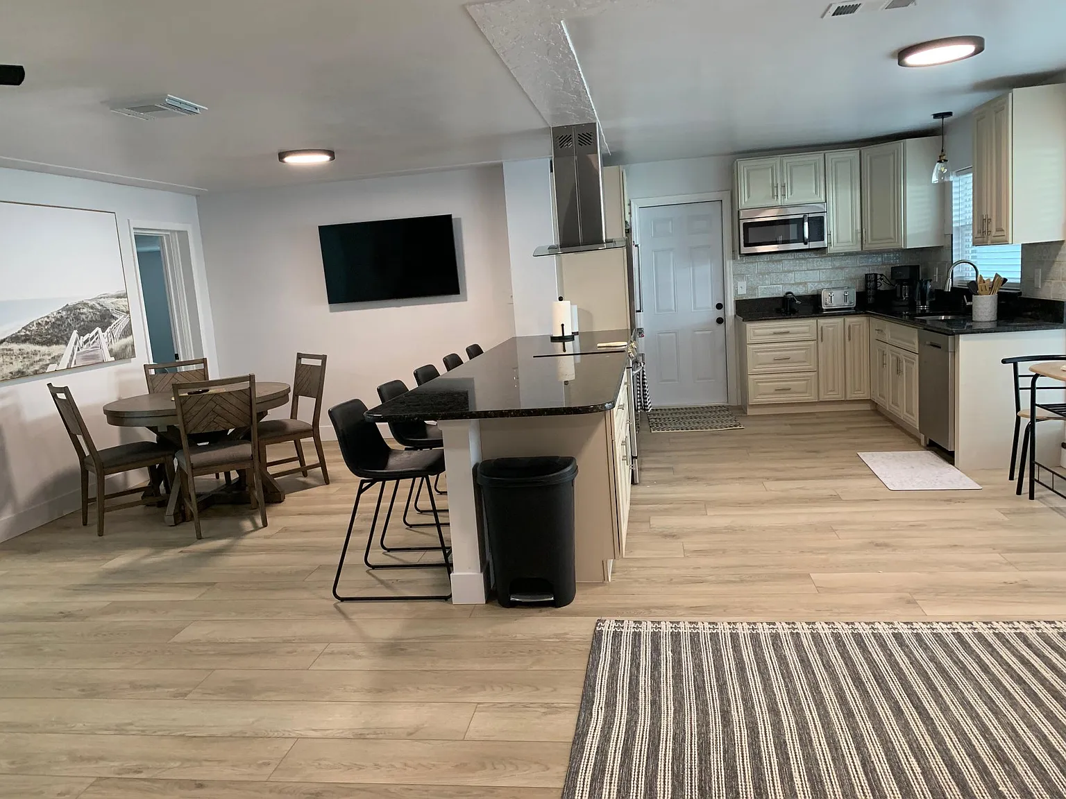 4420 Vincennes Blvd — Photo 3