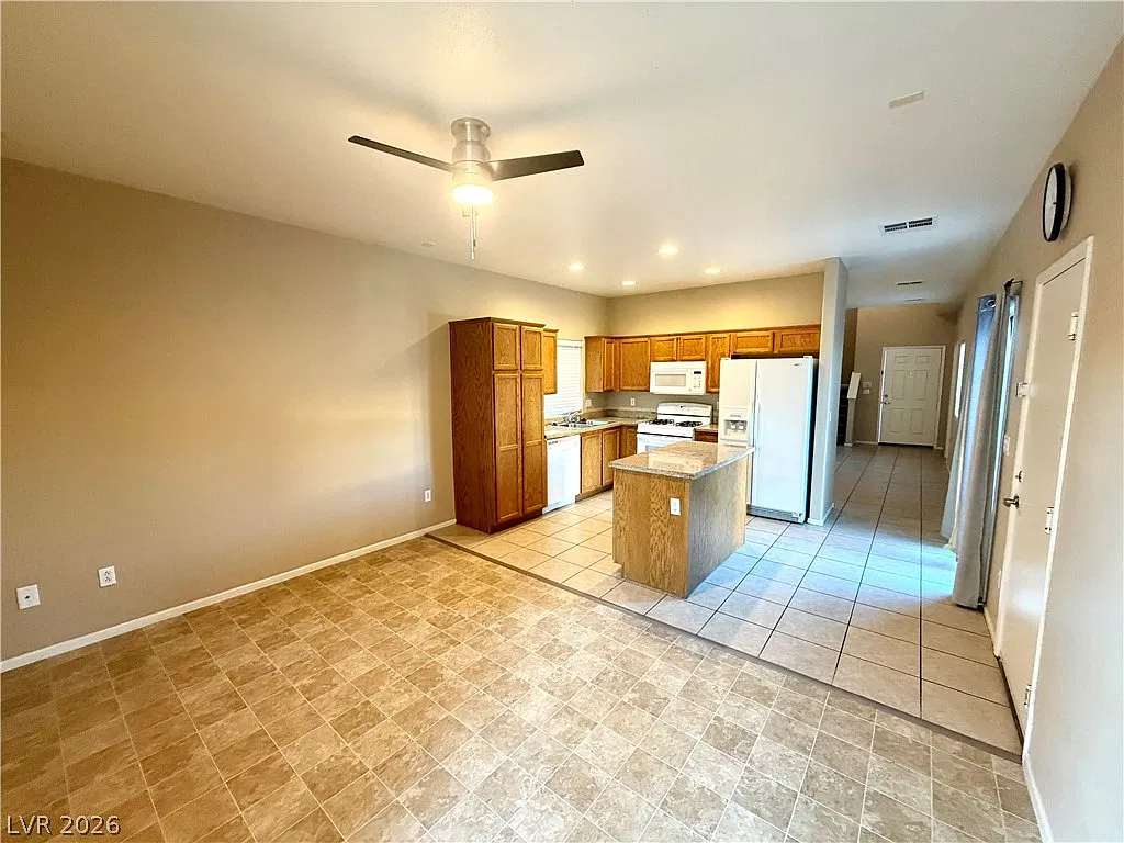 3 bed, 2.5 bath, 1521 sqft, $1,816 — Photo 2