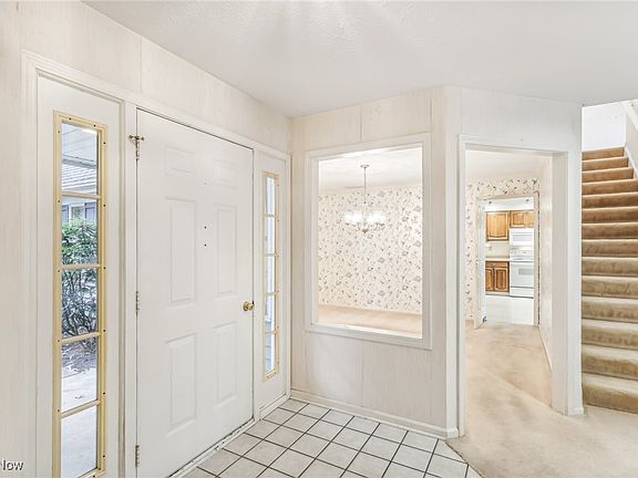 3rd image of 75 Pheasant Run Dr