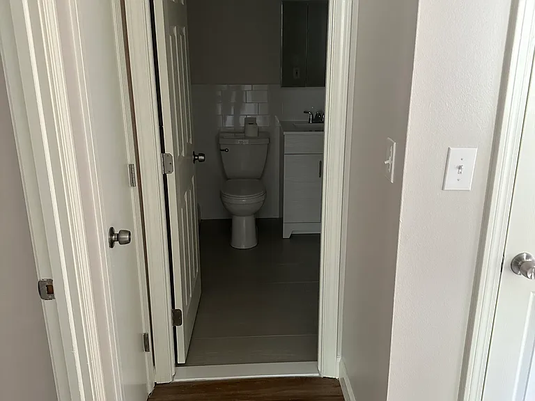 607 Burritt St #203 — Photo 5