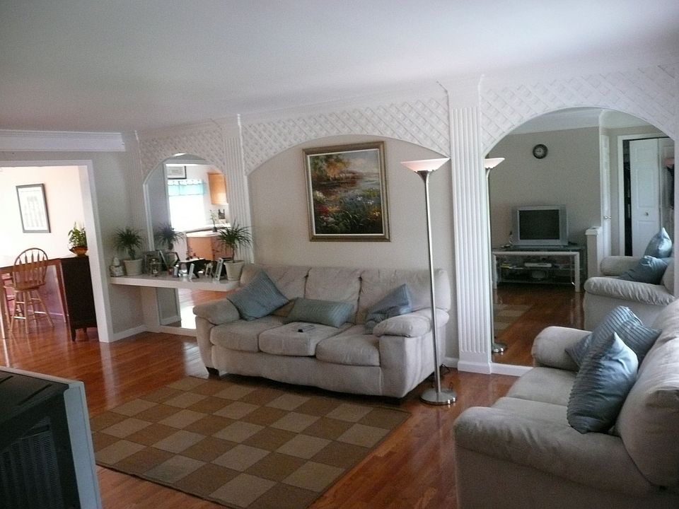 2nd image of 522 Peppermill Ter NE