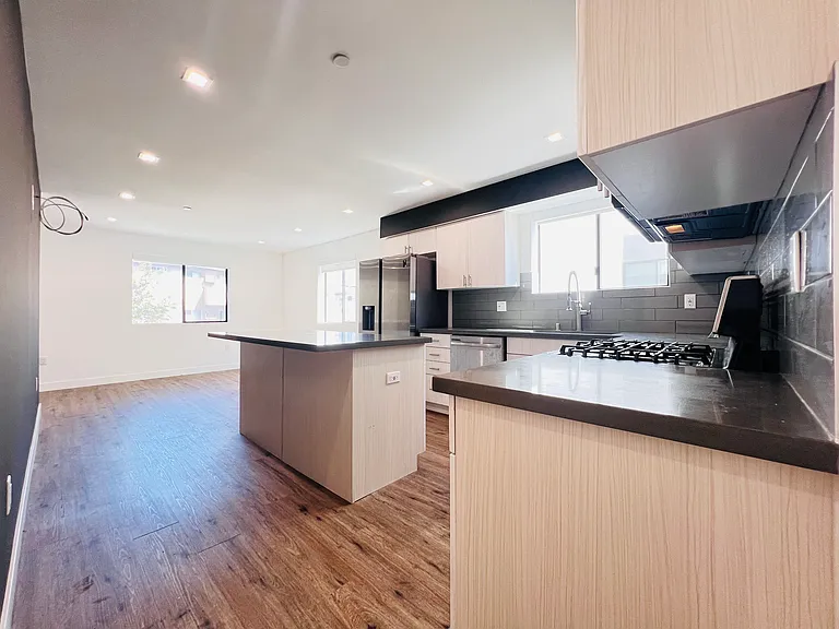 4572 Oakwood Ave — Photo 16