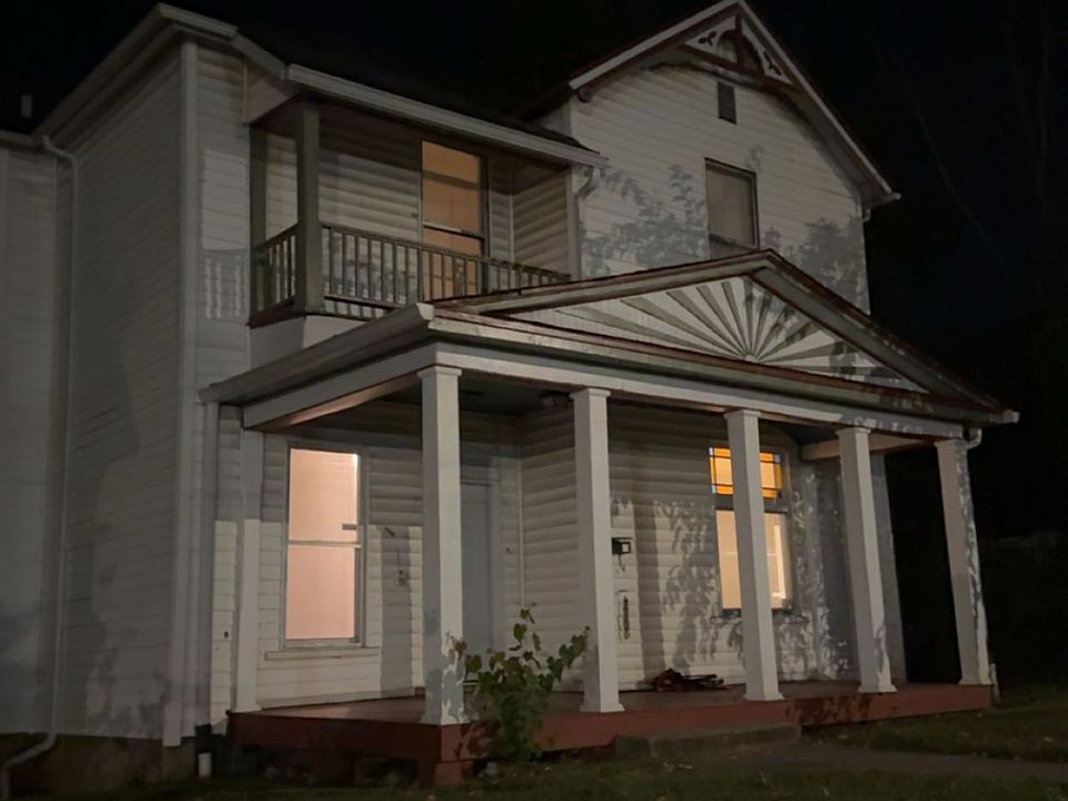 1st image of 209 E Baxter Ave