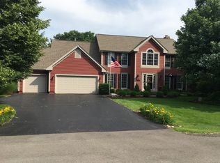 3515 Royal Woods Dr, Crystal Lake, IL 60014